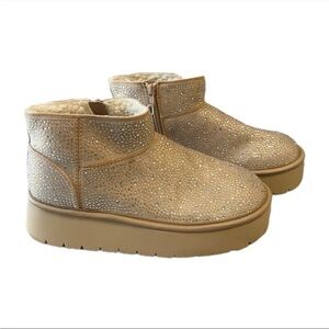 Wild Fable Women’s Beige Boots With Memory Foam Size 8